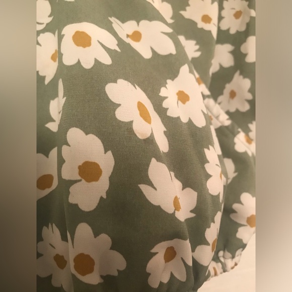 Lush semi crop floral blouse - Picture 5 of 5